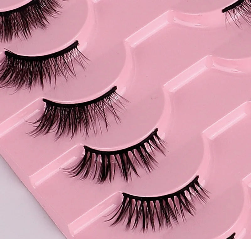 Set of false eyelashes on a pink tray with 'BYHZ' branding.